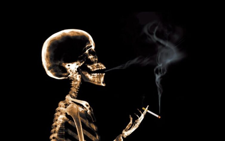 smoking as a cause of back pain in the area of ​​the shoulder blades